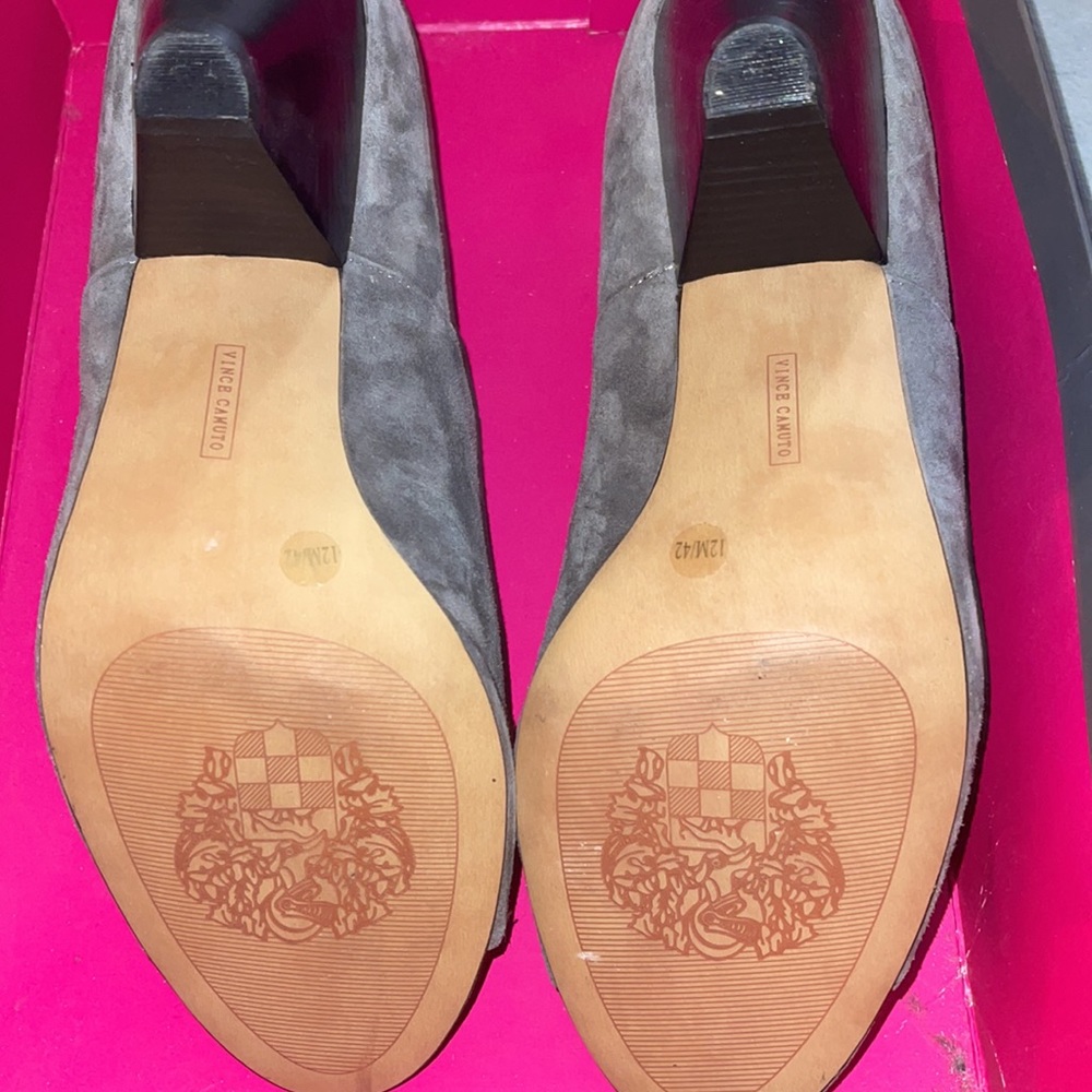 Vince camuto grey suede zipper in back open toed heels brand new size 12 m - Picture 3 of 8